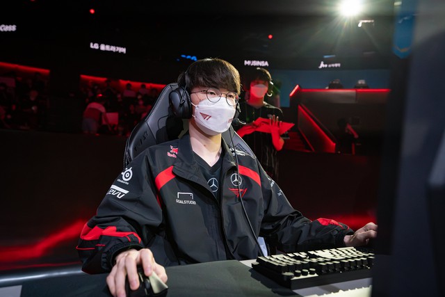 1723301344-t1-faker-2.jpg