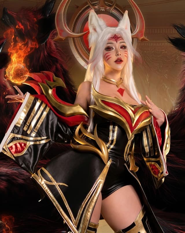 1724740161-league-of-legends-ahri-coser-6.jpg