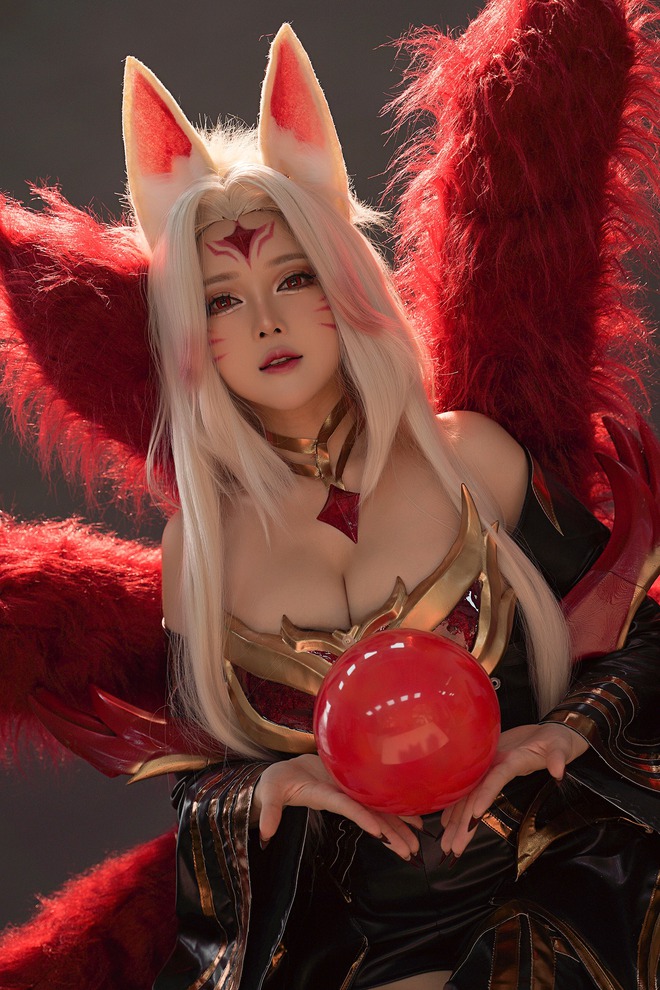 1724740204-league-of-legends-ahri-coser-9.jpg