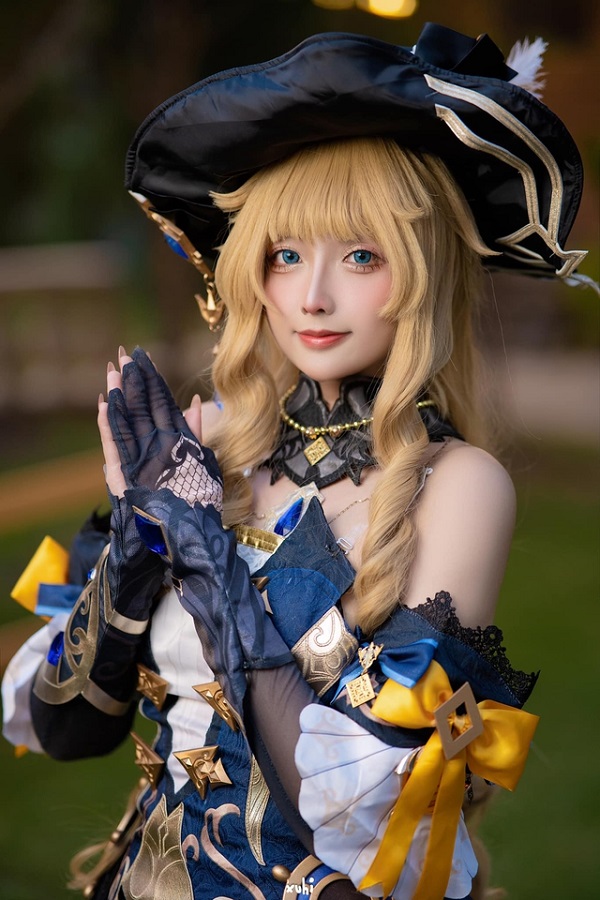 1730778368-cosplayer-qq-9.jpg