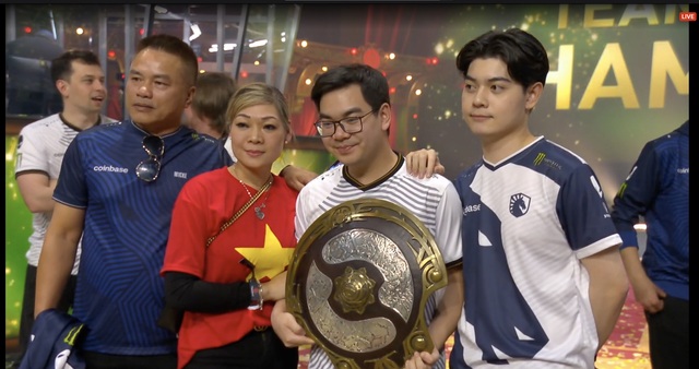 1735703787-esports-nhin-lai-2024-5.jpg