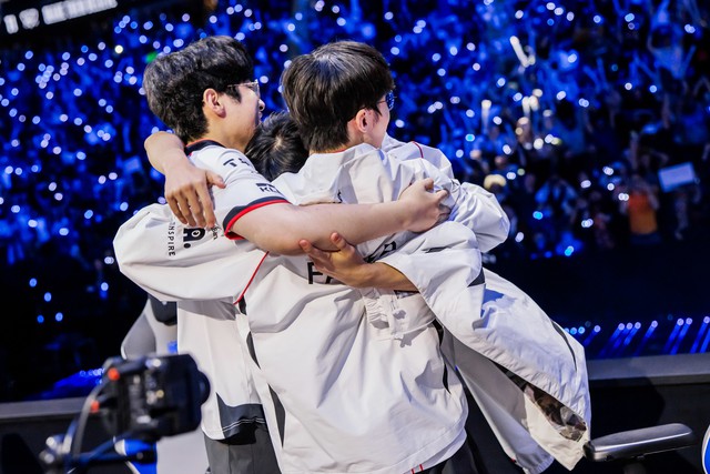 1735703928-faker-t1-1.jpg