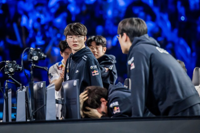 1735703961-faker-t1-3.jpg