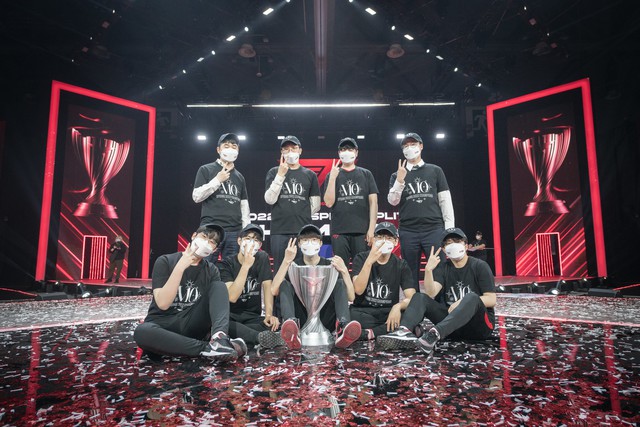 1735703965-faker-t1-4.jpg