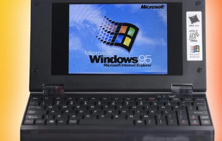 2024 rồi nhưng hãng này vừa ra mắt laptop mới 100% chạy Windows 3.11 và Windows 95