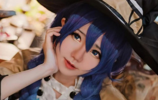 Nữ coser hóa thân xuất sắc thành nàng waifu tóc xanh trong Mushoku Tensei