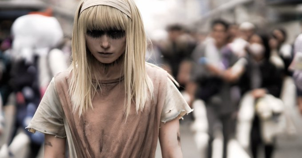 Attack on Titan: Titan Thủy Tổ Ymir xuất hiện đầy ma mị qua màn cosplay ấn tượng