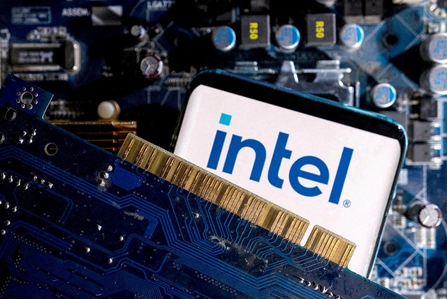 Apple và Samsung có thể mua lại Intel để mở rộng sản xuất chip