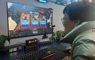 Bà cụ U70 cùng bạn lập đội Esports, đi đấu giải khiến cư dân mạng thán phục