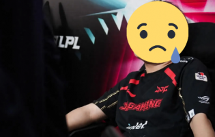 Một cựu vương LPL thông báo giải nghệ nhưng có động thái vô cùng 