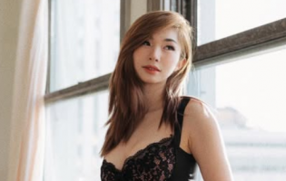Nữ chủ tịch nóng bỏng bậc nhất làng LMHT khoe dáng đón năm mới cực gợi cảm