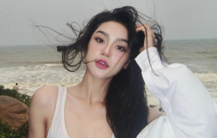Mỹ nhân phim Việt giờ vàng viral khắp cõi mạng vì quá xinh, body ngoài đời đỉnh đến 