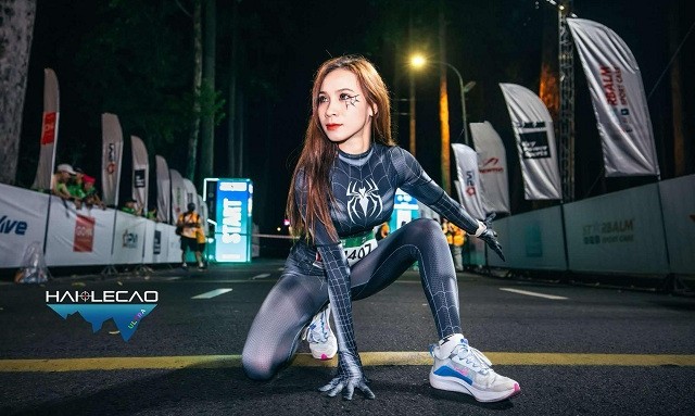 Hóa người nhện chạy Marathon, hot girl khiến dân tình ráo riết săn lùng “info”