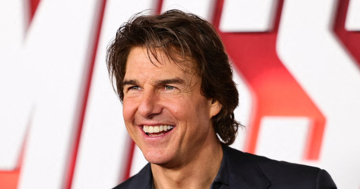 Tom Cruise lo lắng khi 'đọ nhan sắc' cùng Brad Pitt