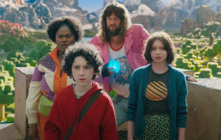 'A Minecraft Movie' có Jason Momoa thắng lớn tại phòng vé